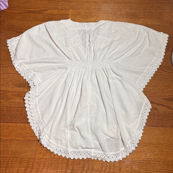 5/$25 XL White Crochet coverup - Picture 6 of 8